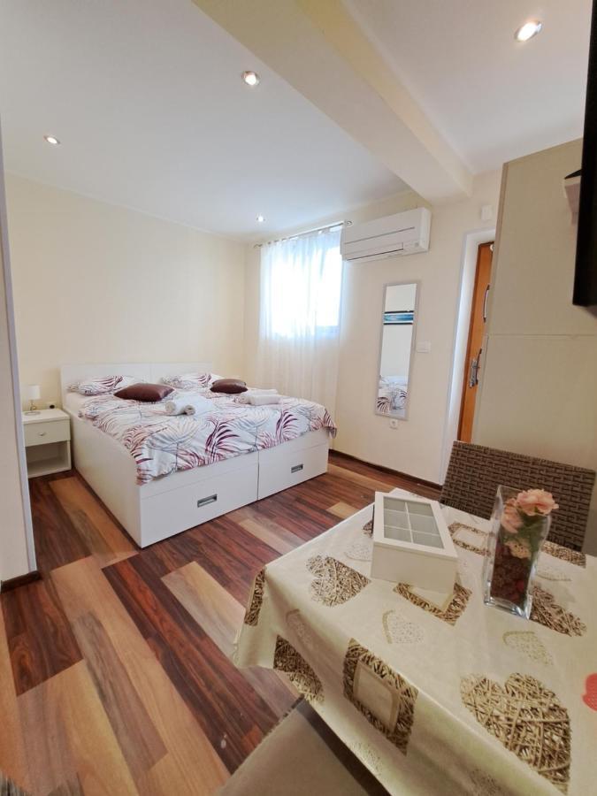 Studio Apartment Nina Novigrad Istria Exterior foto