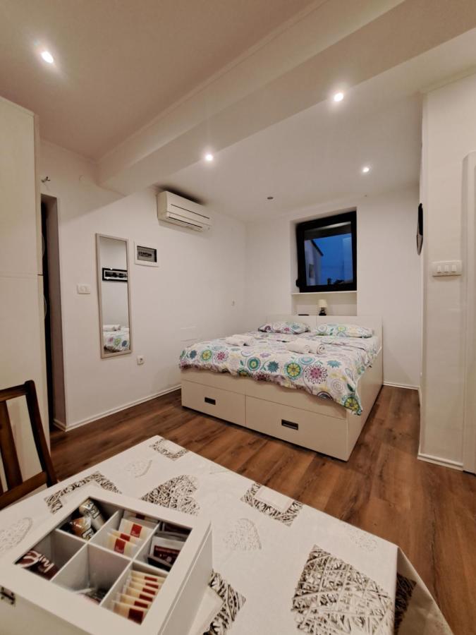 Studio Apartment Nina Novigrad Istria Exterior foto