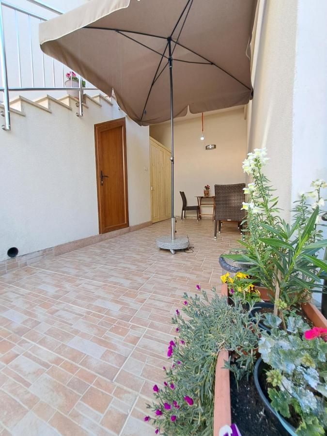 Studio Apartment Nina Novigrad Istria Exterior foto